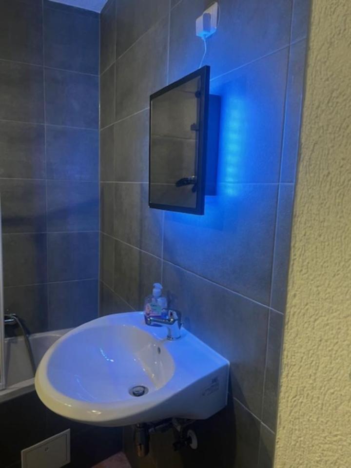 Appartement Zum Bahnhof *